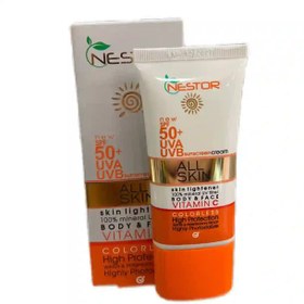 کرم ضد آفتاب بی رنگ ویتامین C نستور- محافظت و روشن‌کنندگی پوست - SPF50